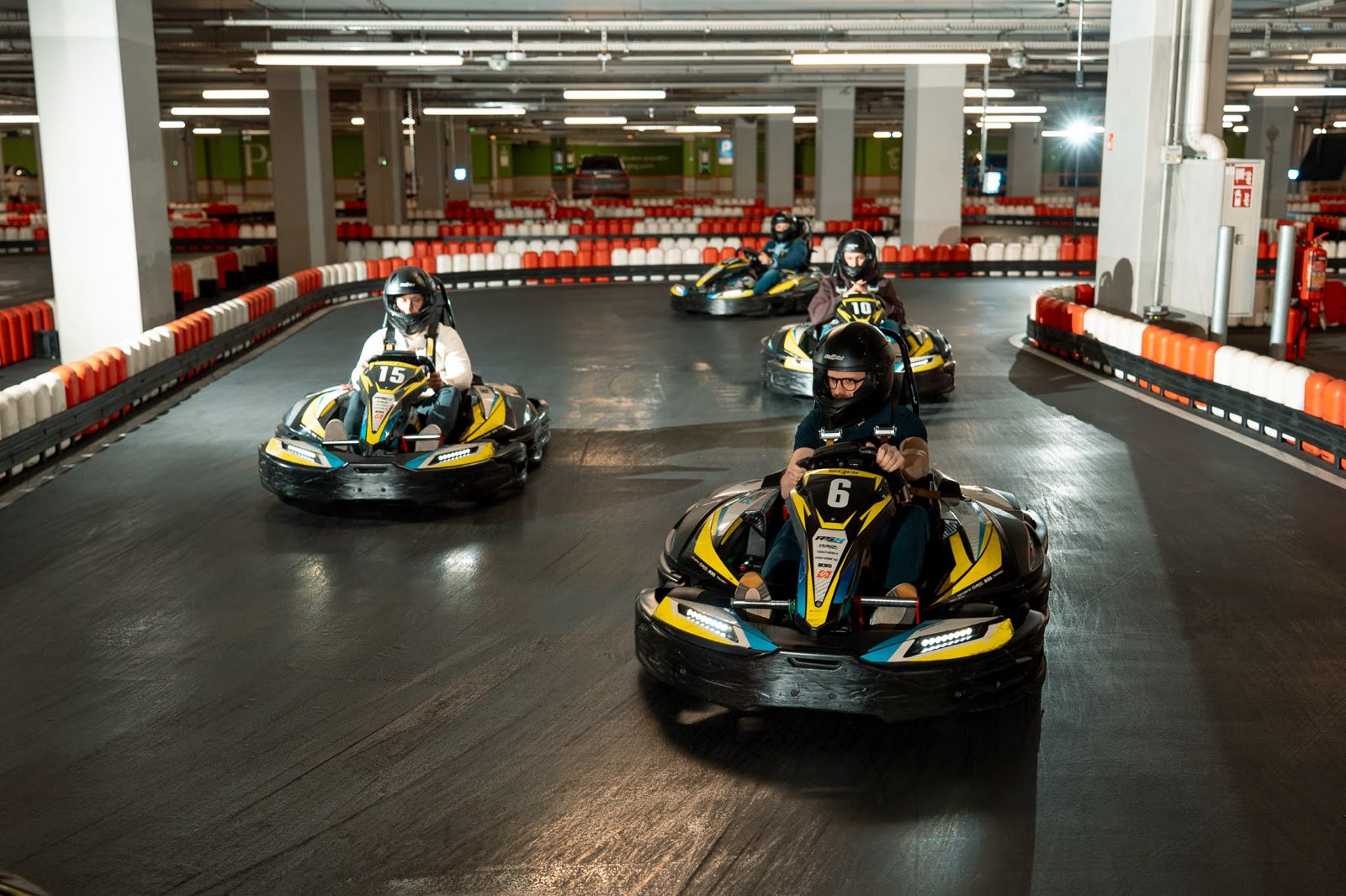 Wyścig gokartowy — fotografia lifestyle i eventy sportowe