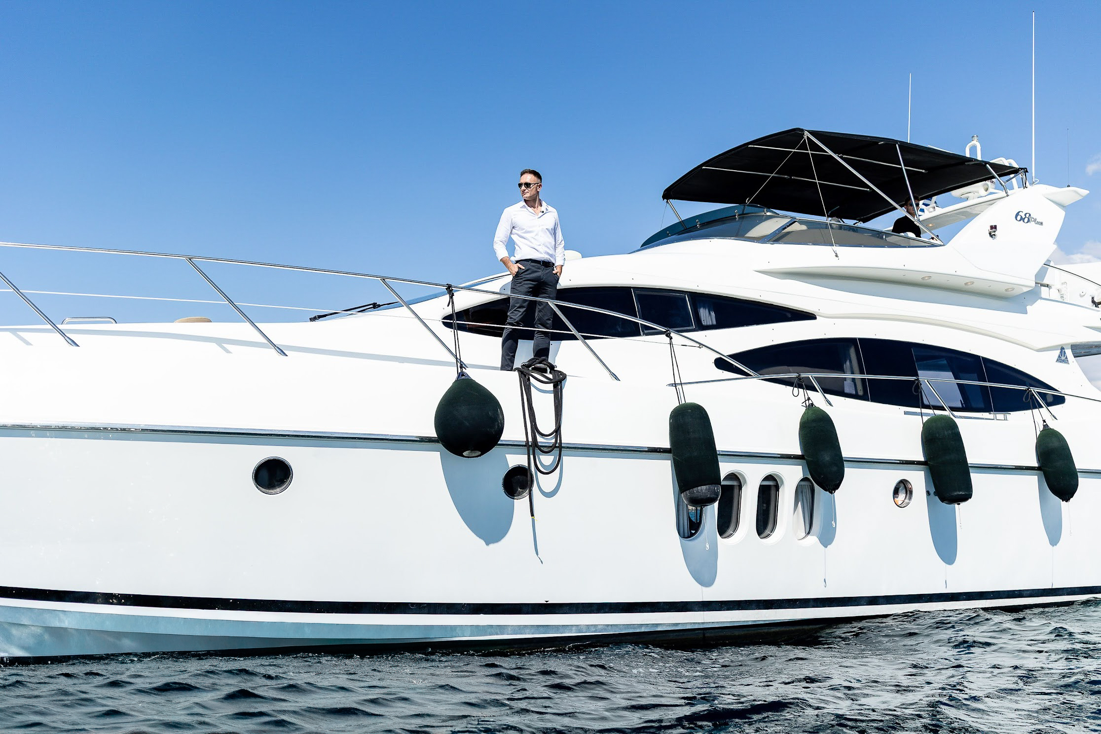 Jacht na otwartym morzu — fotografia lifestyle